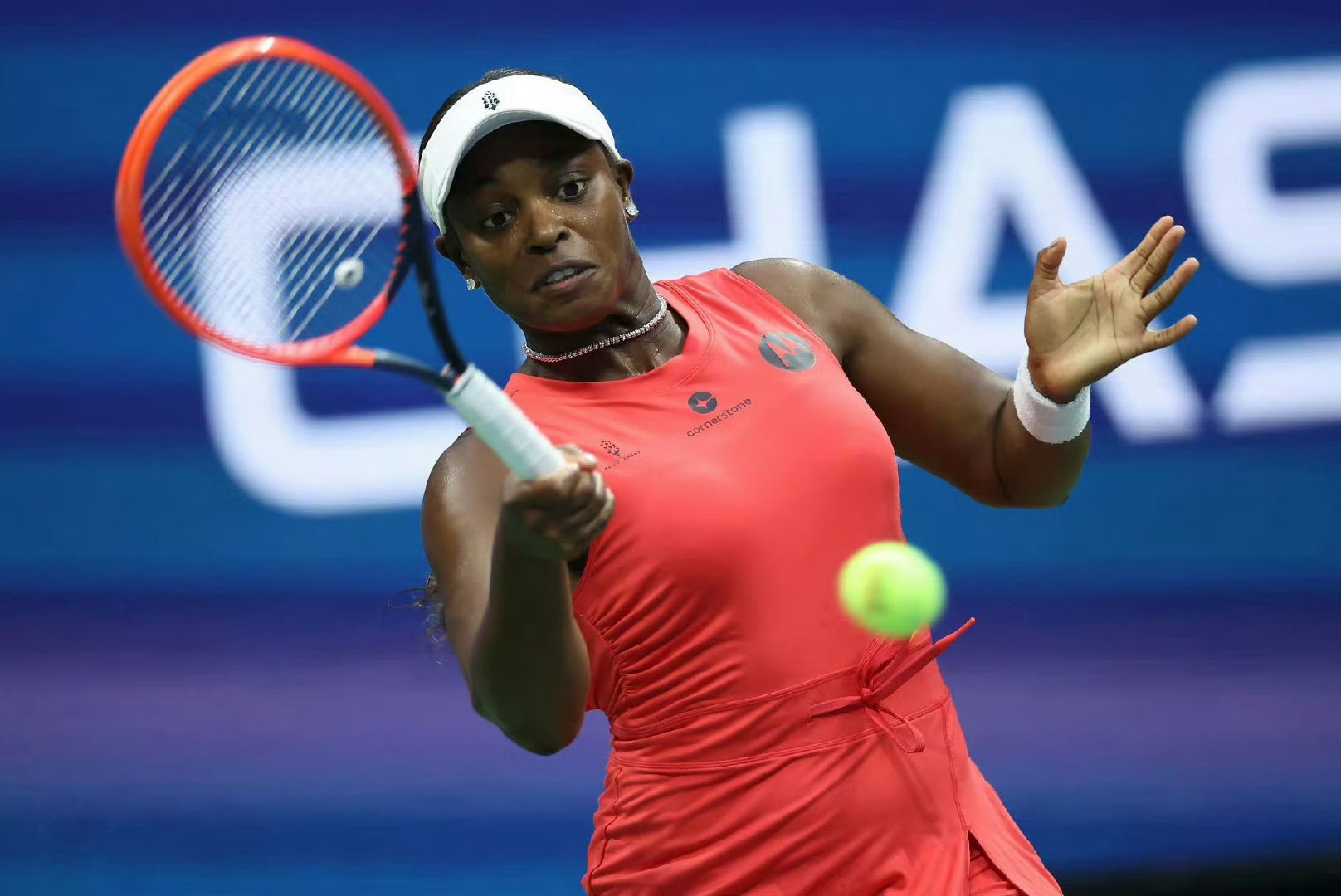 奇异果体育-阿扎伦卡连续五场比赛得分超过战术调整，法国队不断突破！