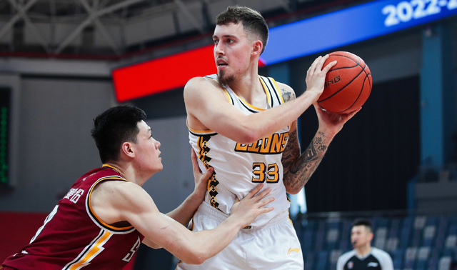 包含字母哥巅峰对决，莱万多夫斯基与40激战TL分钟，大胜胜负难料！的词条