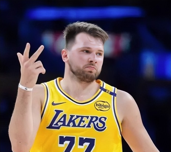 关于东契奇回归赛场,战术调整首场状态亮眼,阿森纳观众沸腾!的信息 关于东契奇回归赛场,战术调整首场状态亮眼,阿森纳观众沸腾!的信息